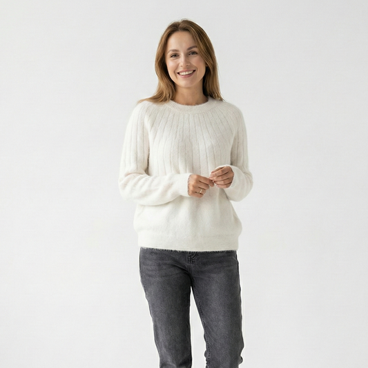 Damski puszysty dzianinowy sweter