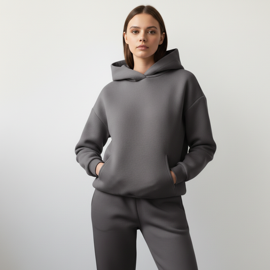 Damski jesienny zestaw z oversize’ową bluzą z kapturem