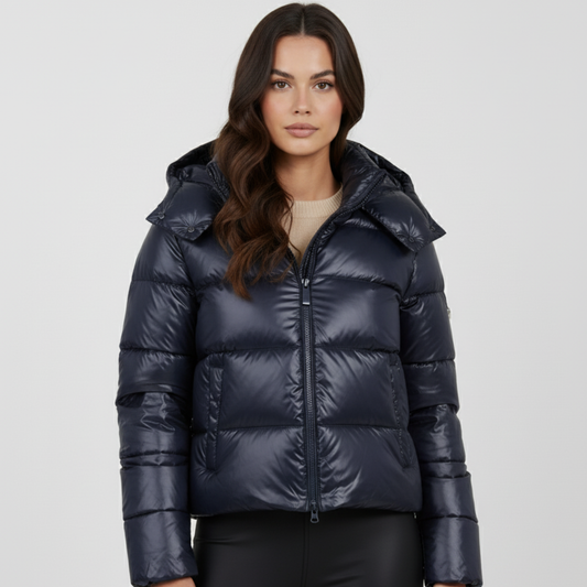 Błyszczący pikowany płaszcz z kapturem